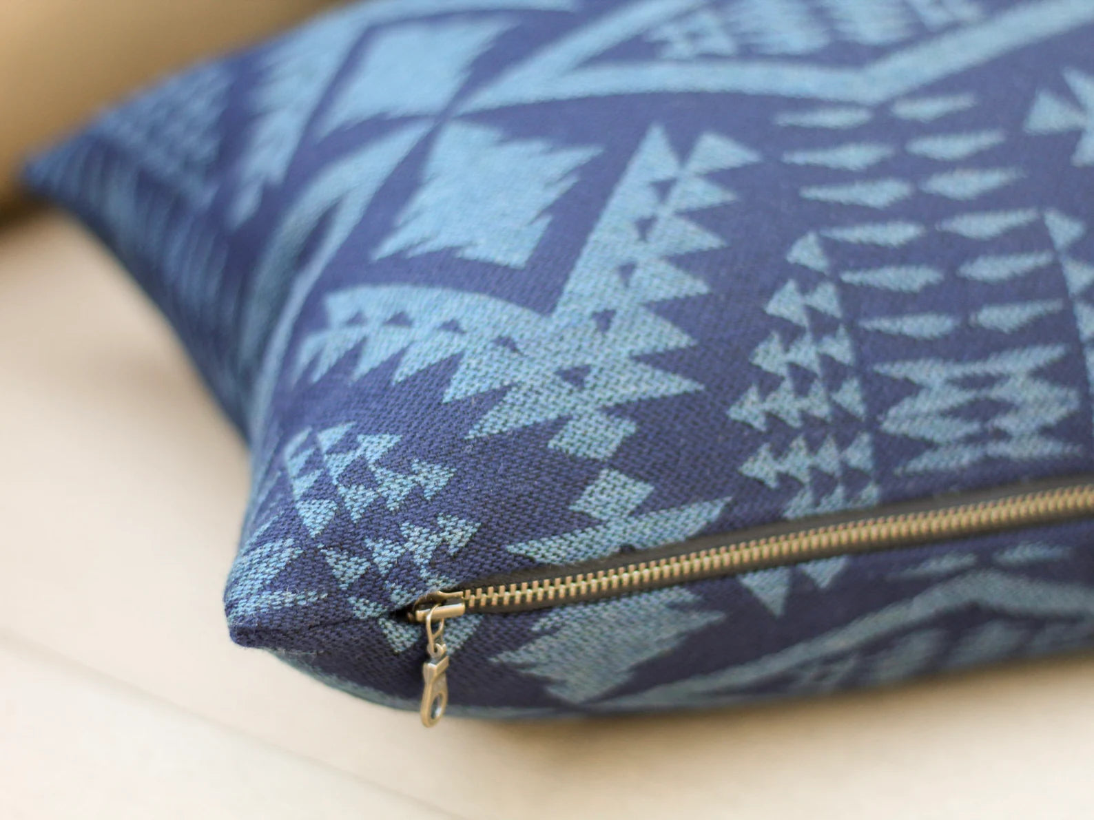 Close up of zipper on outdoor pillow in the two-tone blue River Tonal Midnight pattern 
